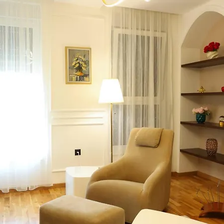 Apartment Nine Deluxe