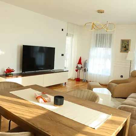 Nine Deluxe Apartment *