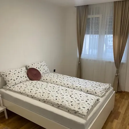 Nine Deluxe Lägenhet